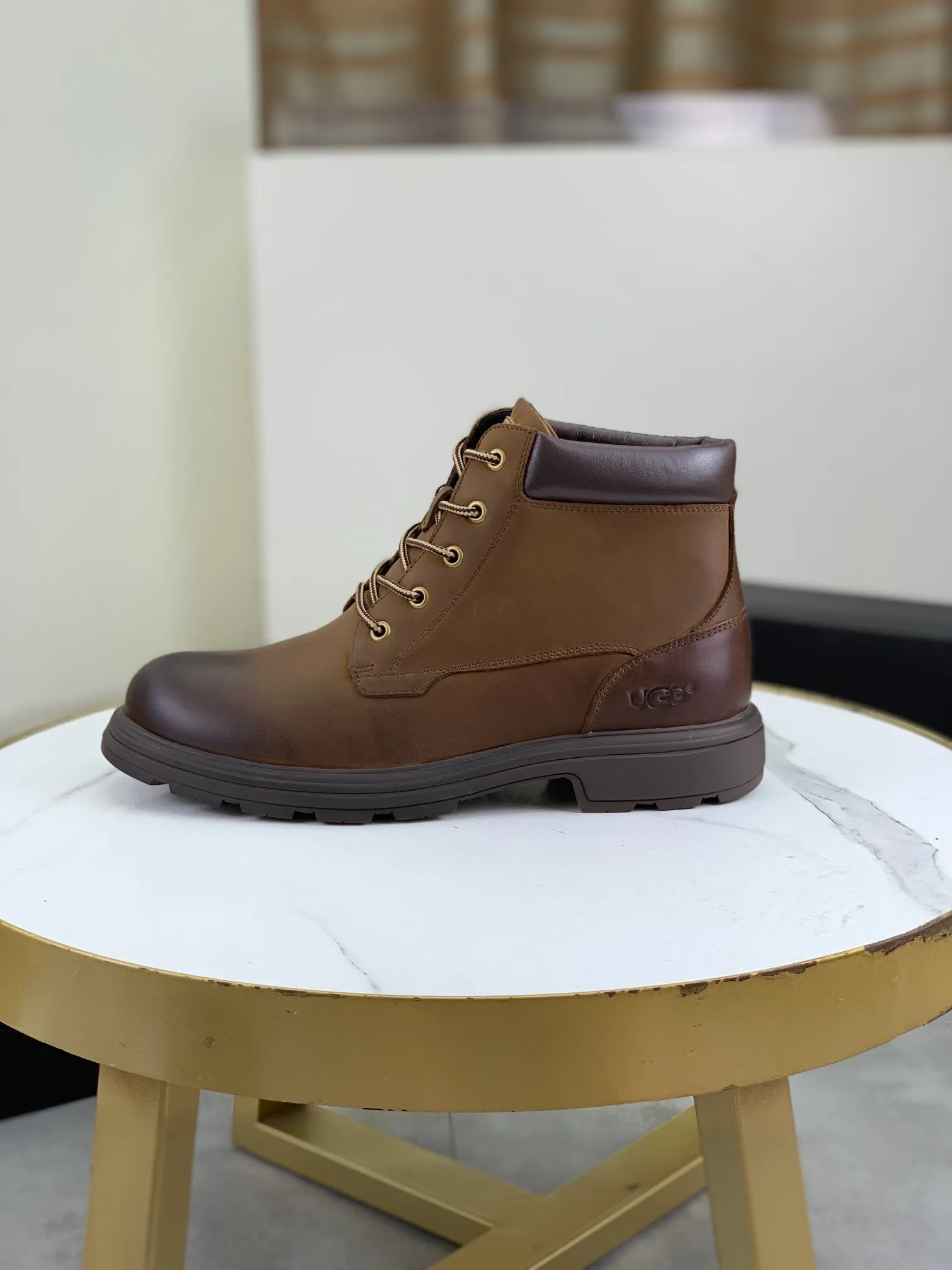 Factory price P640 💶[UGG] (full wool lining) Top-end high-quality fur integrated warm snow boots from Australia's warm luxury men's shoes brand, UGG-5877 official website synchronized, made of imported cowhide, carefully sewn...Imported rubber outsole (comfortable, soft, wear-resistant) The quality is really great...Exquisite workmanship, you can't put it down at first sight, code number: 39-44 Color: 3️⃣colors available